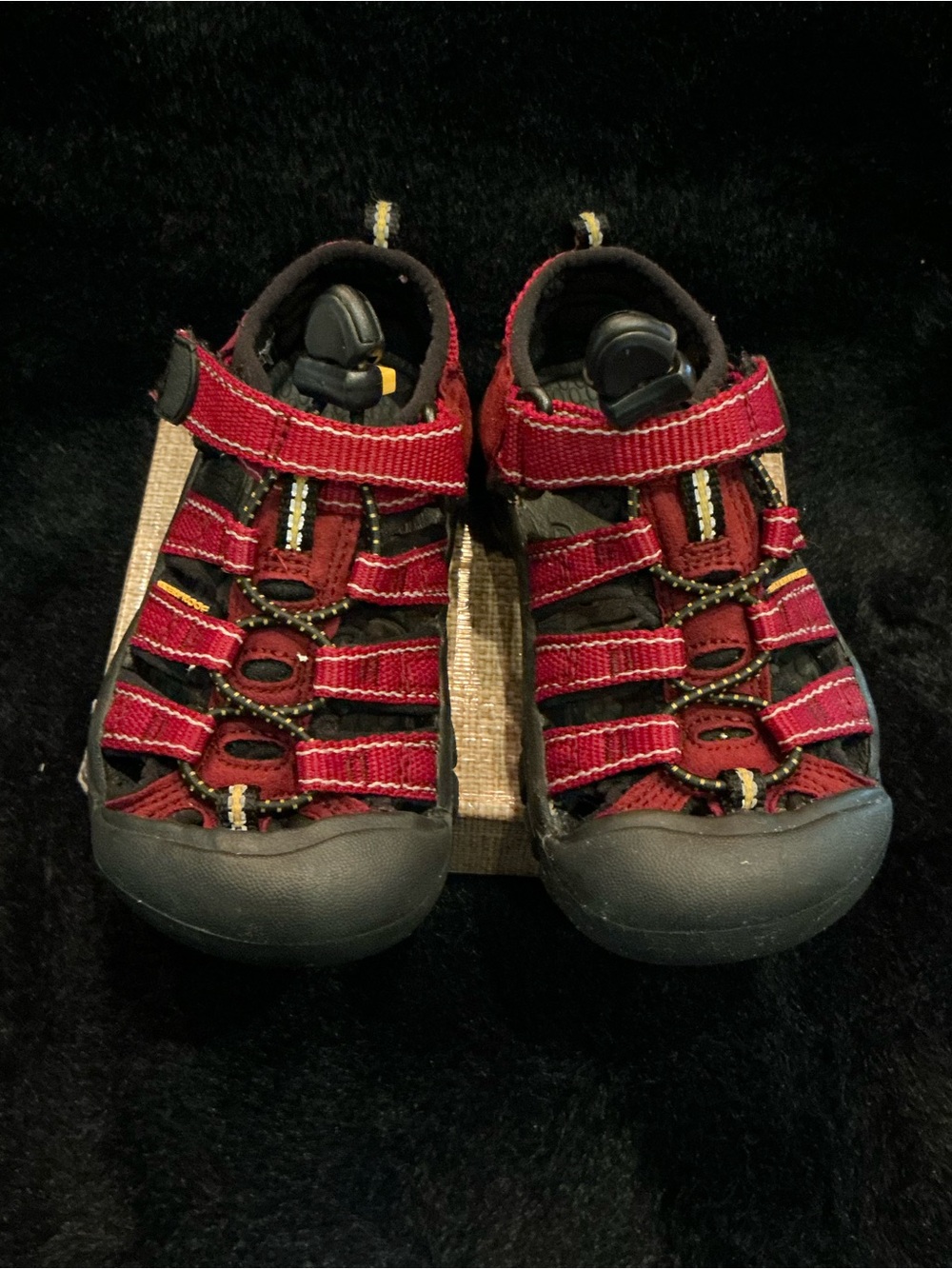 Keen Newport H2 Kids Red Closed-Toe Waterproof Hiking Sandals Size 9